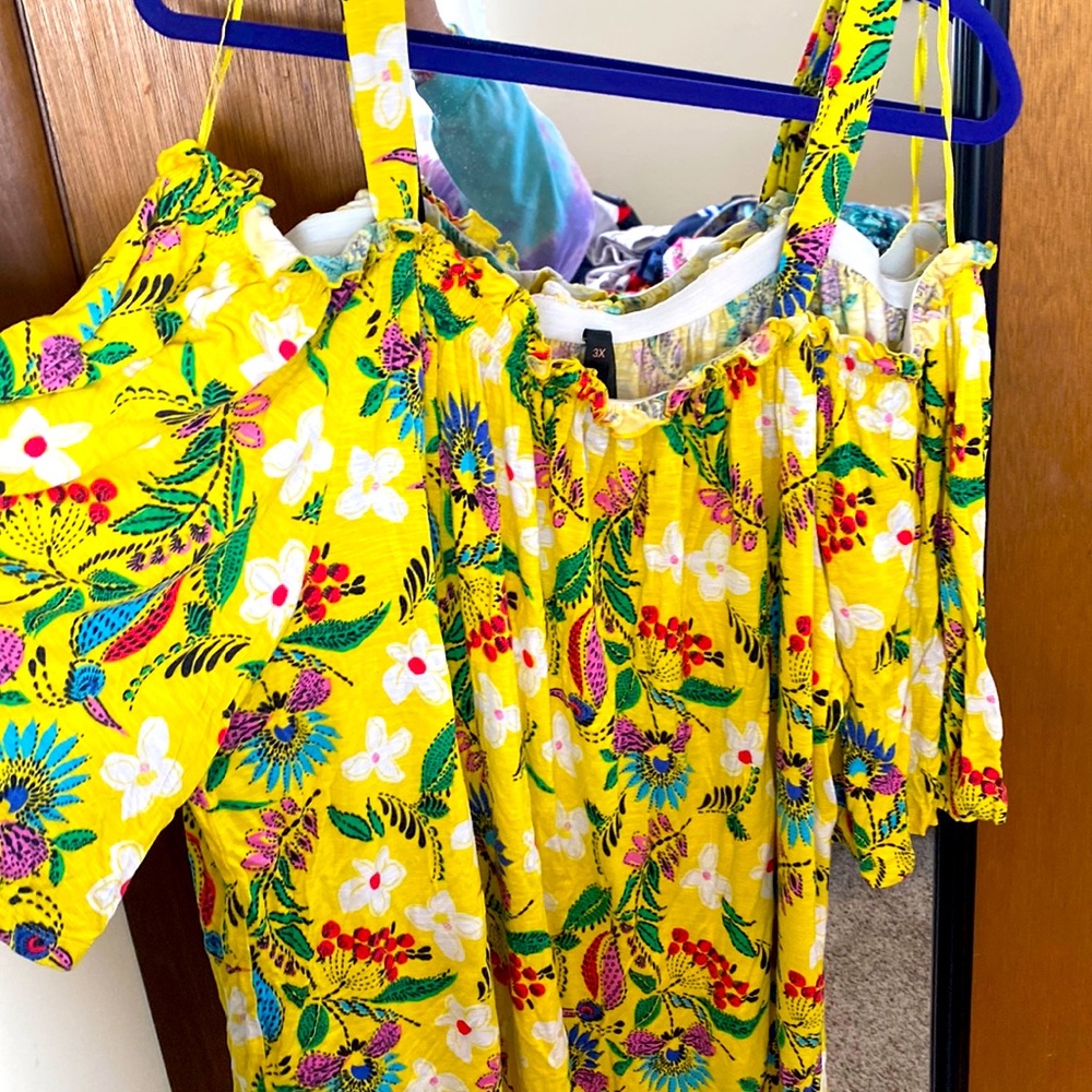 Beautiful yellow cold shoulder top. Size 3X